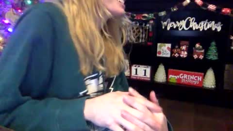 Snapshot of skylerlynn chatting on 12/14/25, 11:53 skylerlynn online show from 12/14/25, 11:53