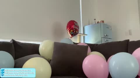 Snapshot of skylerprice chatting on 10/17/25, 02:59 skyler online show from 10/17/25, 02:59