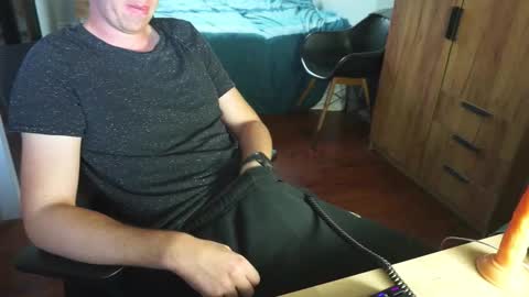 Snapshot of skylinebaby chatting on 10/04/25, 03:10 skylinebaby online show from 10/04/25, 03:10