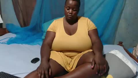 Snapshot of skylla07 chatting on 03/05/25, 12:33 sheliah online show from 03/05/25, 12:33