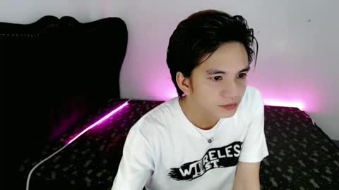 Snapshot of skyloquitexx chatting on 04/05/26, 04:04 skyler online show from 04/05/26, 04:04
