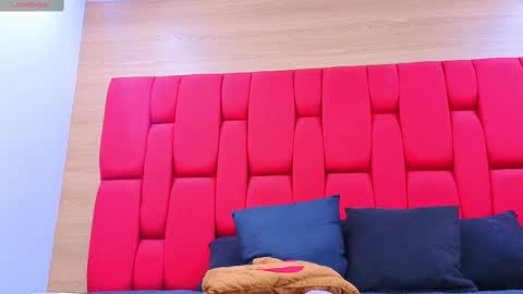 Skynny online show from 10/23/25, 08:51