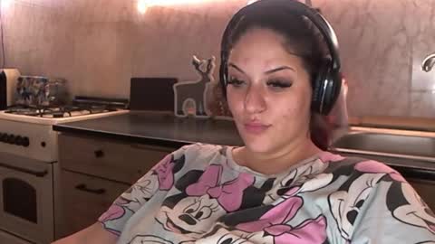 Snapshot of skysupernova chatting on 12/21/25, 02:08 Sky online show from 12/21/25, 02:08