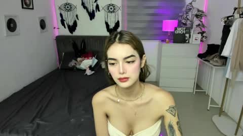 Snapshot of slaughtyalexxx chatting on 06/01/26, 07:15 Alexandria my love online show from 06/01/26, 07:15