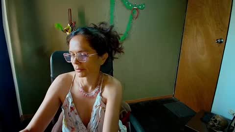 Snapshot of slavefuck chatting on 12/10/24, 09:54 SlaveFuck online show from 12/10/24, 09:54