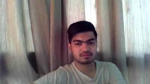 Snapshot of slavesj18 chatting on 11/26/25, 04:35 Add me on hangout sjcool1998 online show from 11/26/25, 04:35