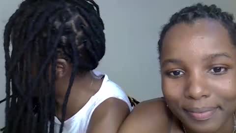 Snapshot of sleciah chatting on 11/28/25, 04:09 sleciah online show from 11/28/25, 04:09