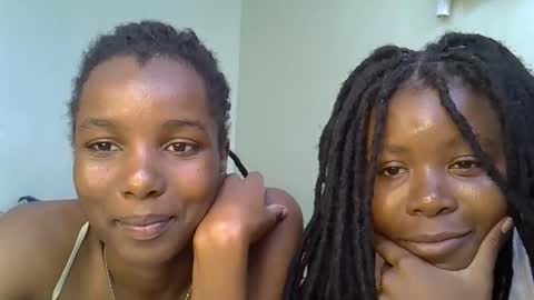 Snapshot of sleciah chatting on 12/16/25, 09:36 sleciah online show from 12/16/25, 09:36