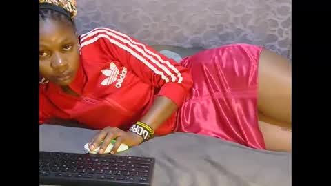 Snapshot of slim_girl01 chatting on 10/13/25, 12:21 slim_girl01 online show from 10/13/25, 12:21