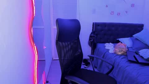 slim_master12 online show from 12/06/24, 05:53