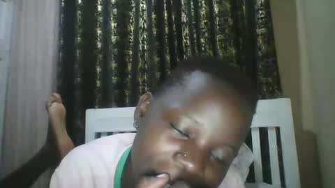 slim_petite_ebony online show from 12/26/24, 12:57