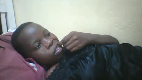 slim_petite_ebony online show from 02/01/25, 10:55