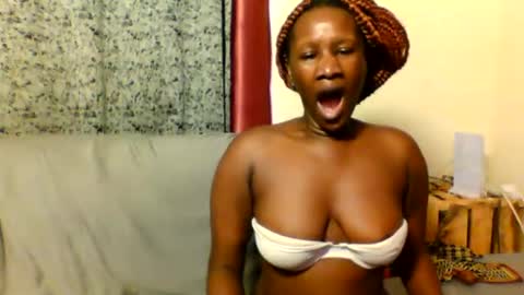 Snapshot of slimandthick1 chatting on 11/19/25, 05:07 slimandthick1 online show from 11/19/25, 05:07