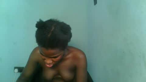 Snapshot of slimzyxdoll chatting on 10/10/25, 12:15 slimzyxdoll online show from 10/10/25, 12:15