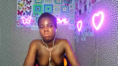 Snapshot of slimzyxdoll chatting on 10/31/25, 12:22 slimzyxdoll online show from 10/31/25, 12:22