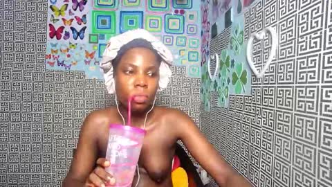 Snapshot of slimzyxdoll chatting on 11/19/25, 10:21 slimzyxdoll online show from 11/19/25, 10:21