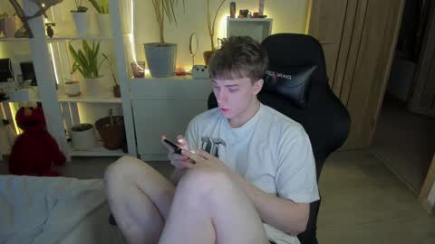 Mila online show from 02/10/25, 01:55