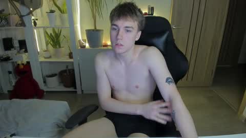 Mila online show from 02/11/25, 03:51