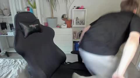 Mila online show from 03/04/25, 12:55