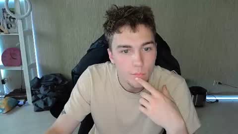 Snapshot of slippery_baby chatting on 07/06/26, 05:04 Mila online show from 07/06/26, 05:04