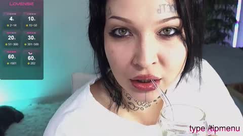 Snapshot of slobbergirl chatting on 11/17/25, 01:28 Kira Khanina online show from 11/17/25, 01:28