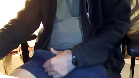 Snapshot of slogrow_uncut chatting on 12/02/24, 05:04 SlowGrow Uncut online show from 12/02/24, 05:04