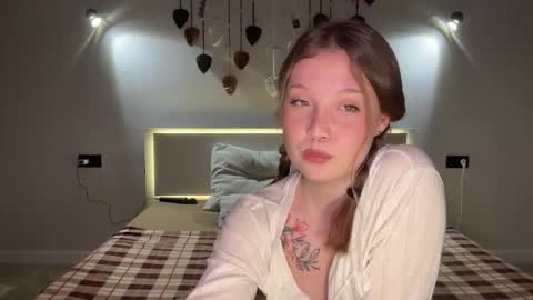 Snapshot of slola_li chatting on 11/18/25, 02:54 Lola and Li - online show from 11/18/25, 02:54