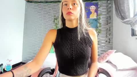 slone03 online show from 10/20/25, 07:03