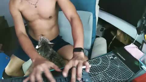 Snapshot of slothfully chatting on 09/24/25, 03:15 slothfully online show from 09/24/25, 03:15