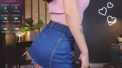 Emilia online show from 10/31/25, 12:50