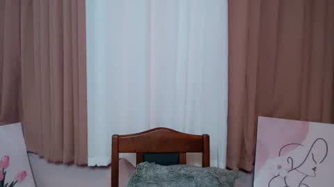 Snapshot of slut_stella69 chatting on 12/04/25, 04:33 STELLA online show from 12/04/25, 04:33