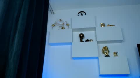 Snapshot of slut_tattoogirl chatting on 12/18/25, 07:25 Ariana online show from 12/18/25, 07:25