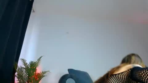 Snapshot of slut_tattoogirl chatting on 05/28/26, 05:49 Ariana online show from 05/28/26, 05:49