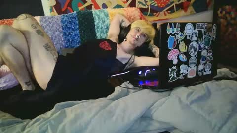 Snapshot of slutcrust chatting on 09/14/25, 09:58 slutcrust online show from 09/14/25, 09:58