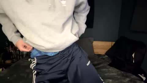 Snapshot of slutsandblunts chatting on 02/02/26, 02:43 slutsandblunts online show from 02/02/26, 02:43