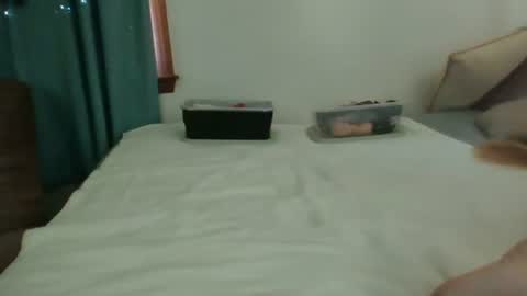 Jade and Thomas online show from 12/20/25, 03:08