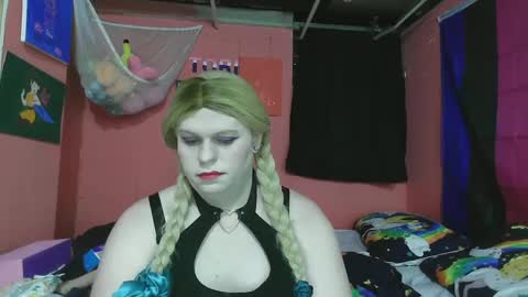 Snapshot of sluttytorismith chatting on 02/09/25, 06:01 Tori Smith online show from 02/09/25, 06:01