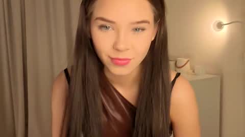 Lily online show from 11/12/25, 01:11