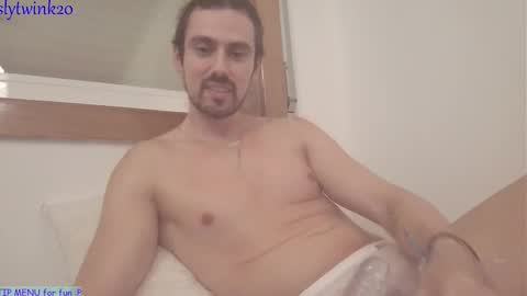 Snapshot of slytwink20 chatting on 09/10/25, 01:27 slytwink20 online show from 09/10/25, 01:27