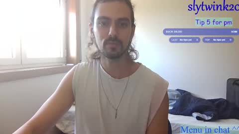 Snapshot of slytwink20 chatting on 09/22/25, 10:28 slytwink20 online show from 09/22/25, 10:28