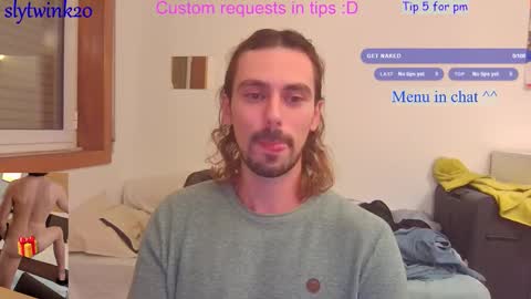 Snapshot of slytwink20 chatting on 09/23/25, 08:45 slytwink20 online show from 09/23/25, 08:45