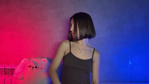 Snapshot of smaillev chatting on 02/25/26, 08:18 Melani online show from 02/25/26, 08:18