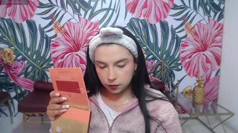 Snapshot of small__naughty chatting on 04/17/26, 01:14 Mariana Torres online show from 04/17/26, 01:14