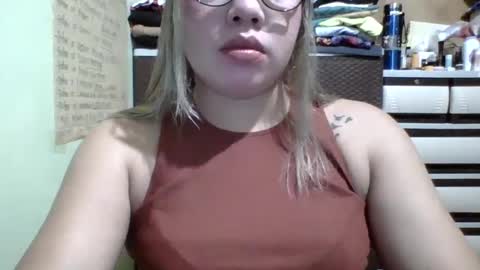 Snapshot of small_boobs59 chatting on 02/24/25, 06:38 Lovewella online show from 02/24/25, 06:38