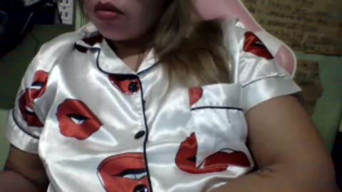 Snapshot of small_boobs59 chatting on 03/04/25, 02:42 Lovewella online show from 03/04/25, 02:42