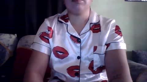 Snapshot of small_boobs59 chatting on 03/04/25, 10:38 Lovewella online show from 03/04/25, 10:38