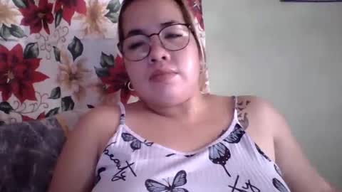 Snapshot of small_boobs59 chatting on 10/25/25, 04:09 Lovewella online show from 10/25/25, 04:09