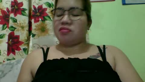 Snapshot of small_boobs59 chatting on 11/12/25, 08:37 Lovewella online show from 11/12/25, 08:37