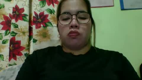 Snapshot of small_boobs59 chatting on 11/17/25, 12:44 Lovewella online show from 11/17/25, 12:44