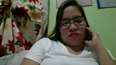 Snapshot of small_boobs59 chatting on 11/22/25, 08:35 Lovewella online show from 11/22/25, 08:35